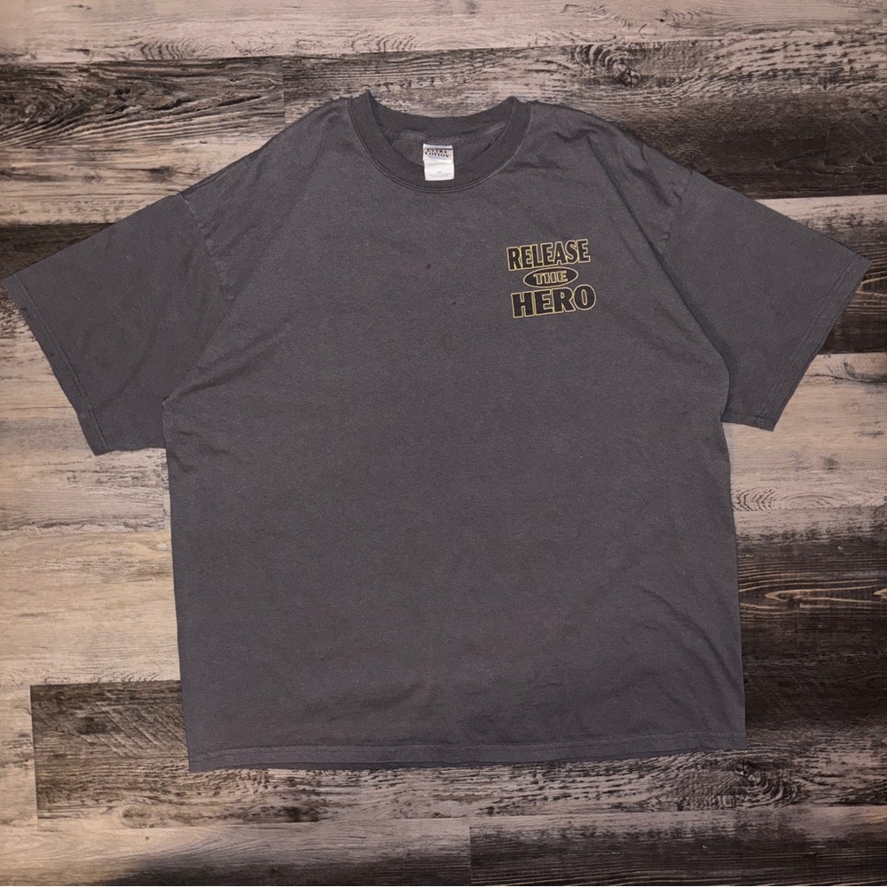 Vintage 2001 Gildan Gray 'Release The Hero' Firefighter Short Sleeve Graphic Tee